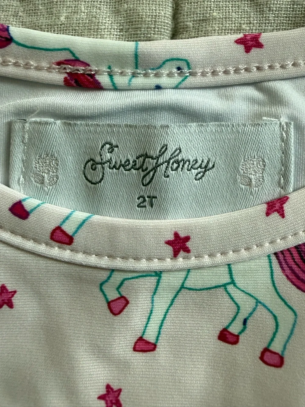 SweetHoney Girls White Unicorn & Rainbow Rashguard - Pink & Teal Accents